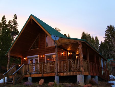 Hotel Creek-Island Park, Yellowstone Cabin